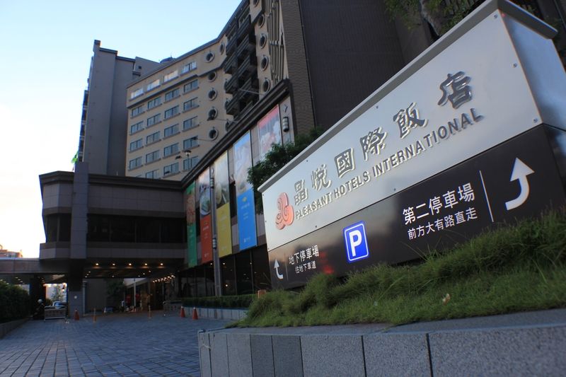 Pleasant Hotels International Taoyuan Bagian luar foto